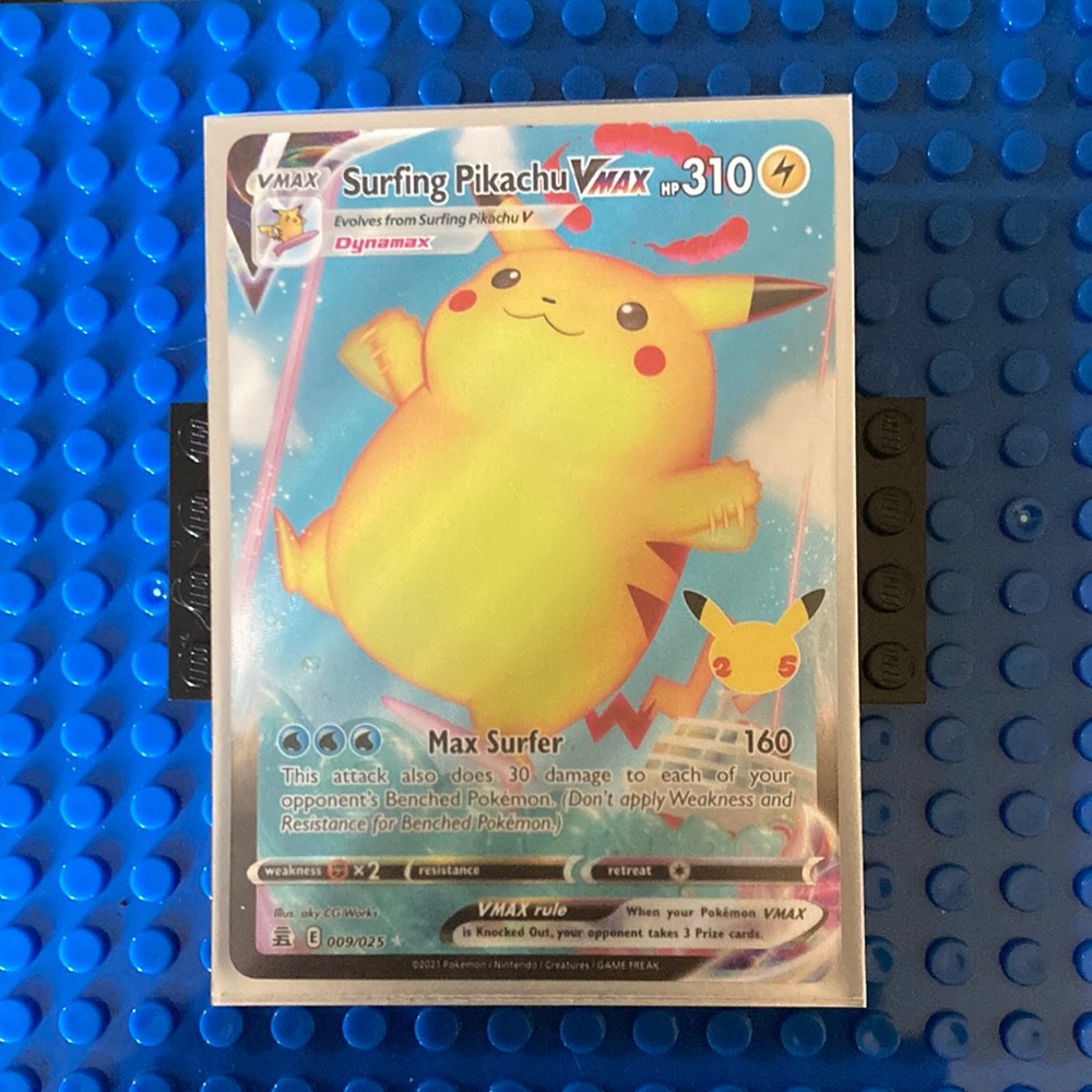 Surfing pikachu Pokémon card 009/025 gold star